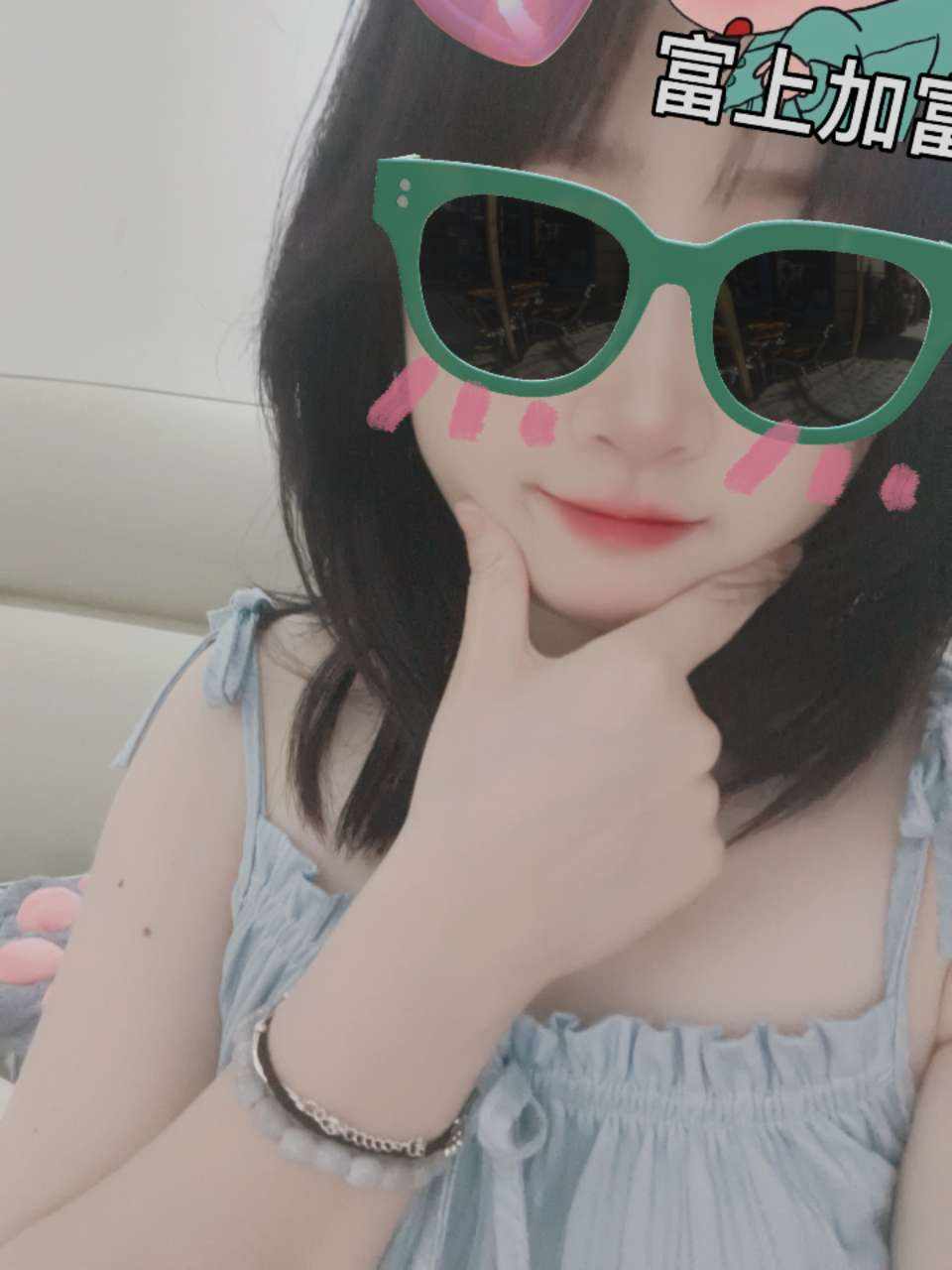 唐右右发布的第1张图片