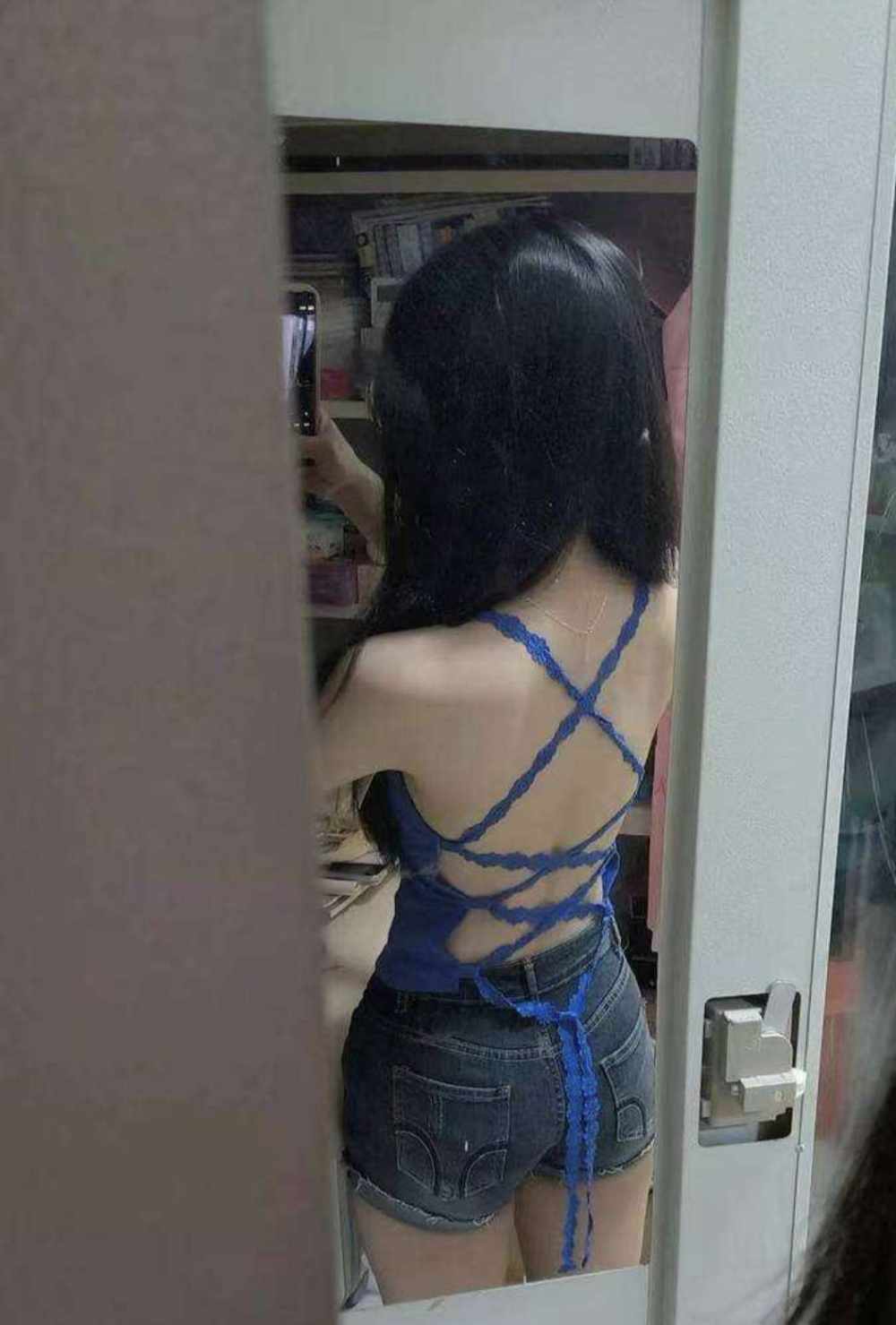 躲角落的嘉嘉发布的第1张图片
