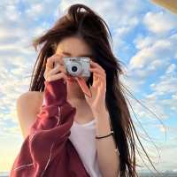 努力赚钱💰💰💰（女陪接娱乐排位代打）头像