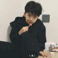 小美别走，头像