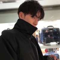 a洛宸头像